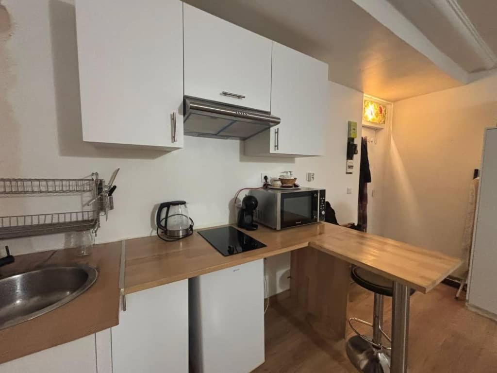 A In Heart Of Montmart Sacre Coeur Apartment *